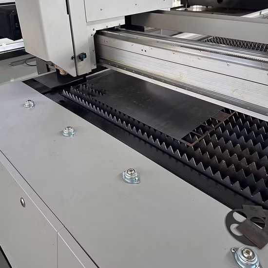 CNC-Faser-Metall-Laserschneidemaschine, 1 kW/1,5 kW/2 kW/3 kW Schneider mit CE-Zertifizierung zum Verkauf